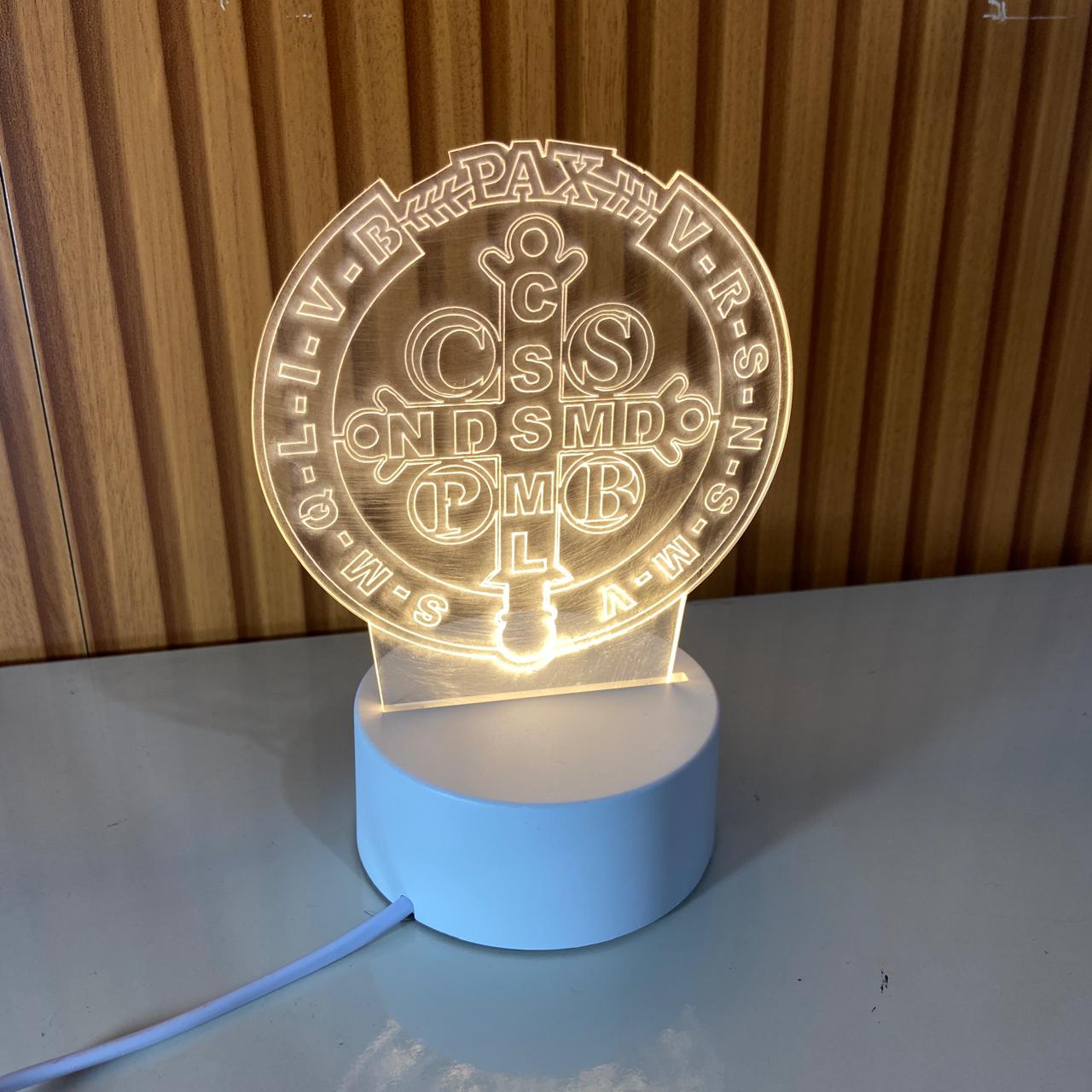 ABAJUR COM LED MEDALHA SÃO BENTO 18CM (1 UNIDADE)