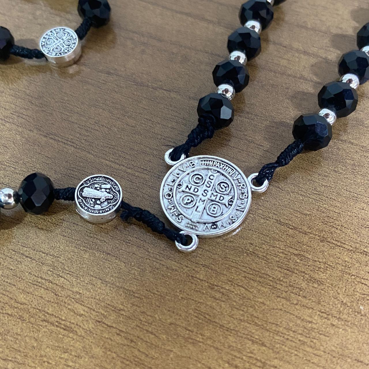 TERÇO CRISTAL MEDALHA DE SÃO BENTO 6MM PRETO (1 UNIDADE)