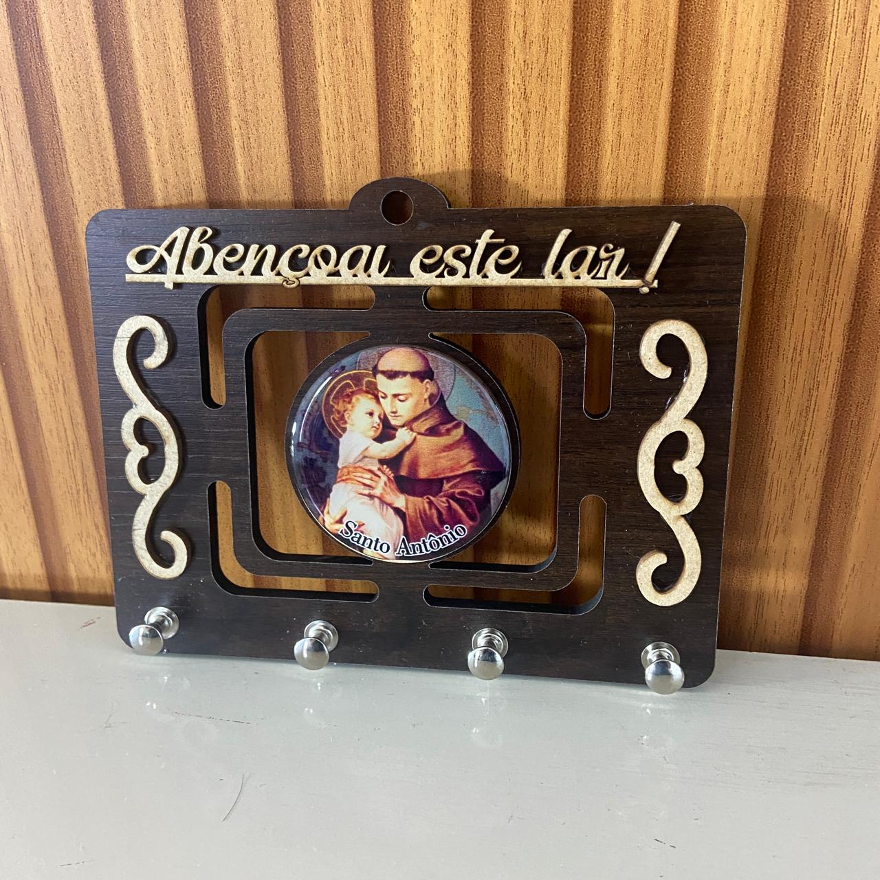 PORTA CHAVE VAZADO RESINADO SANTO ANTÔNIO 14CM (1 UNIDADE)