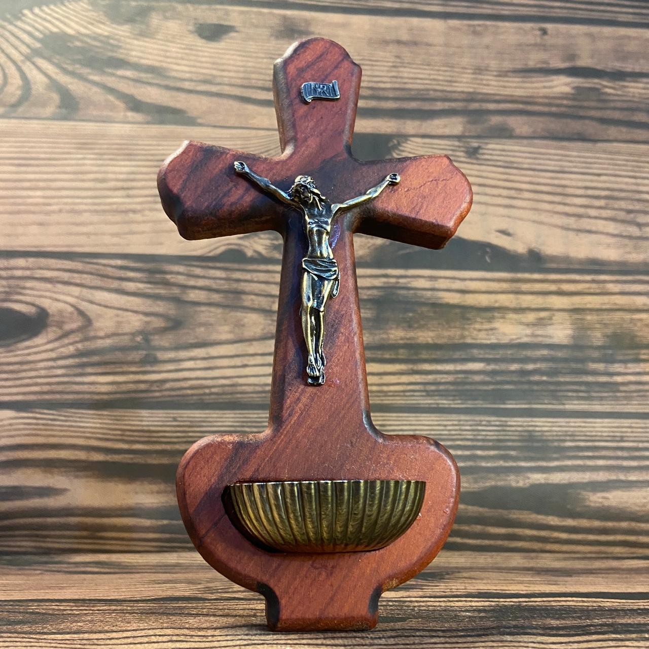 CRUCIFIXO DE PAREDE PORTA ÁGUA BENTA 21,5CM (1 UNIDADE)