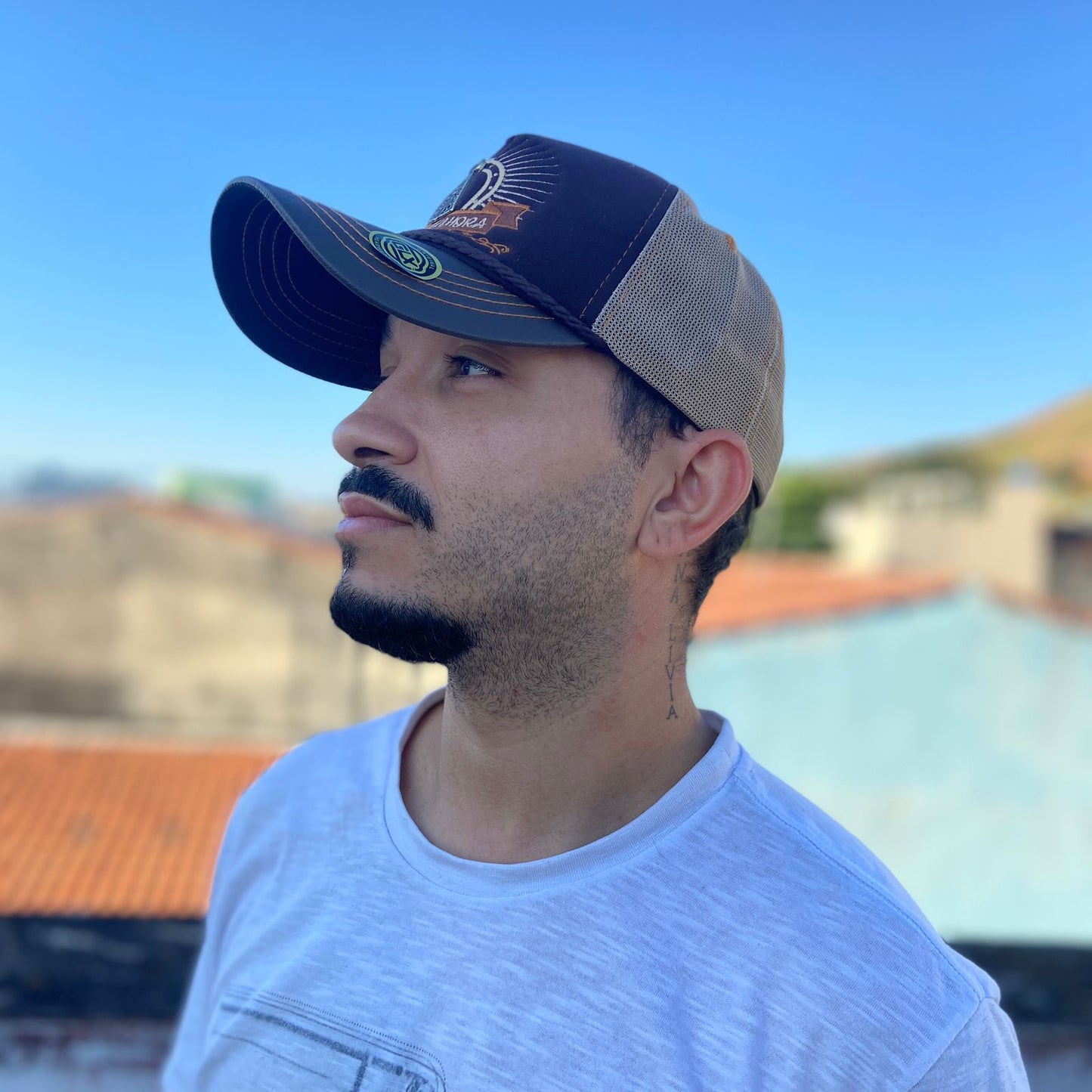 BONÉ NOSSA SENHORA APARECIDA BORDADO COM MEDALHA MOD4 (1 UNIDADES)