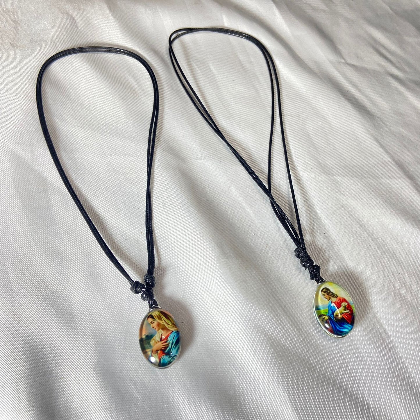 CORDÃO ENCERADO REGULÁVEL SANTOS SORTIDOS DE VIDRO (6 UNIDADES)