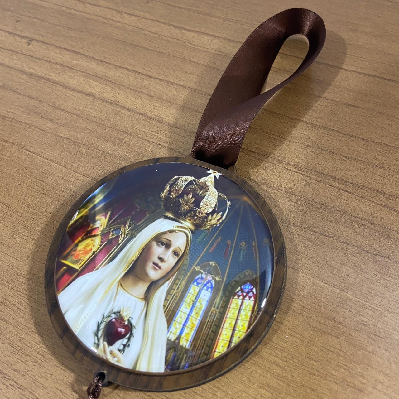 ADORNO ÚNICO REDONDO NOSSA SENHORA DE FÁTIMA MOD2 (1 UNIDADE)