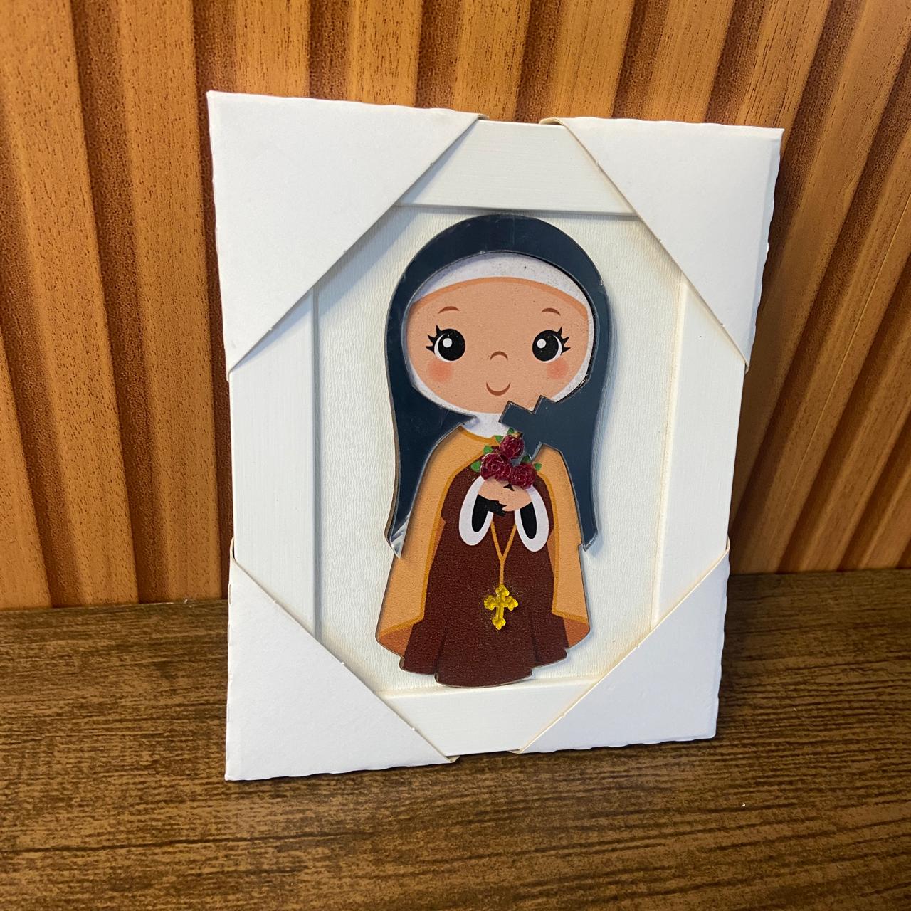 QUADRO MDF SANTA TERESINHA INFANTIL COM ACRÍLICO 15,6CMX 12,6CM (1 UNIDADE)