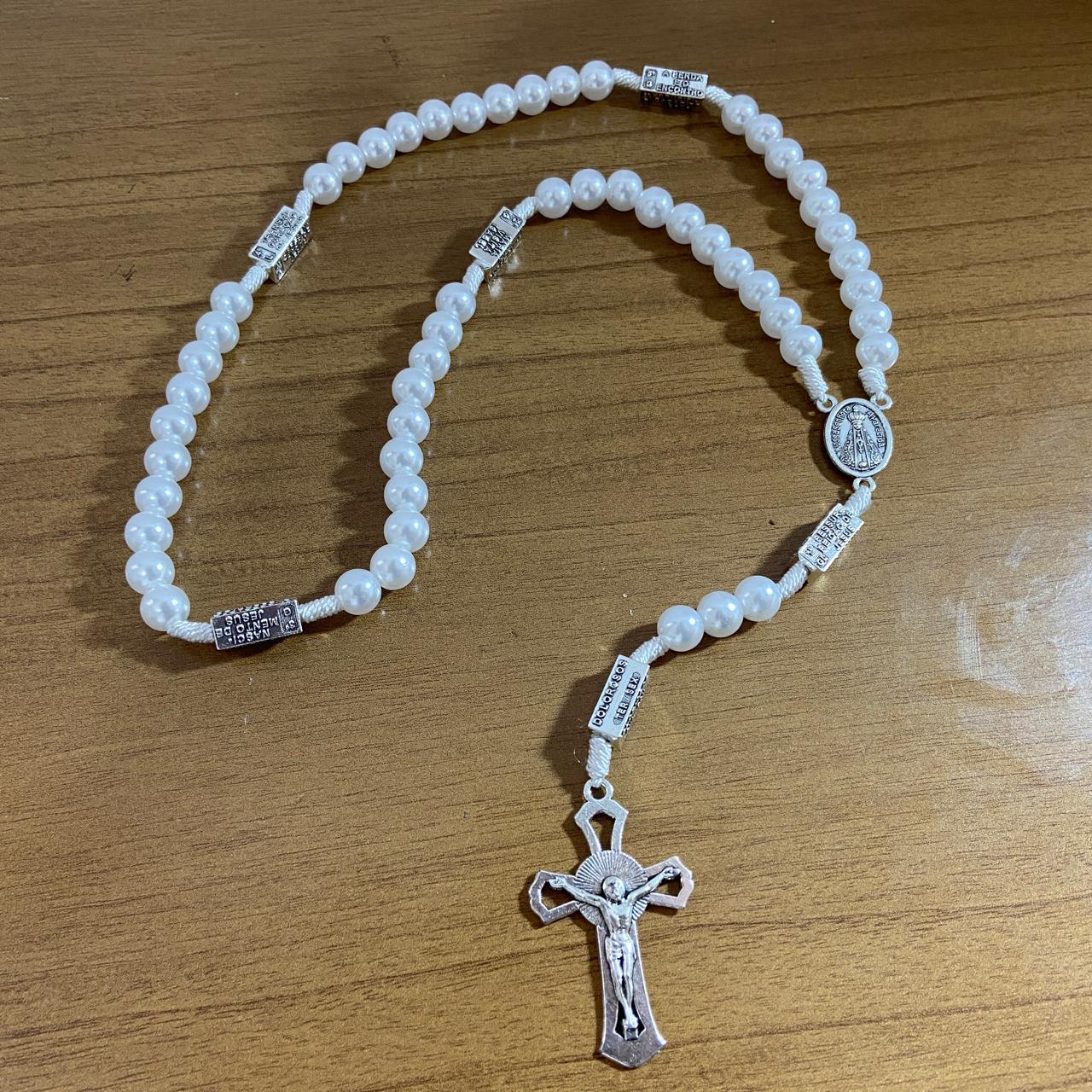 TERÇO PÉROLA CONTEMPLAÇÃO DOS MISTÉRIOS NOSSA SENHORA APARECIDA 10MM (1 UNIDADE)