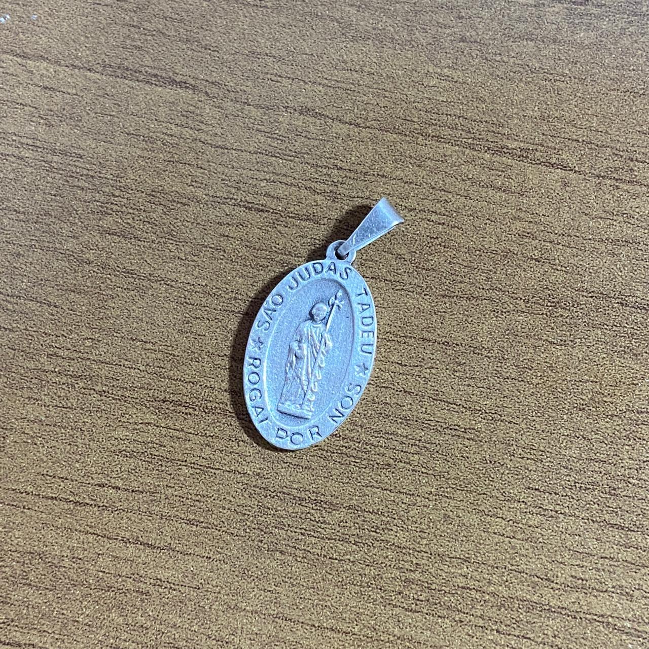 PINGENTE PRATA VELHA OVAL SÃO JUDAS TADEU EM RELEVO (6 UNIDADES)