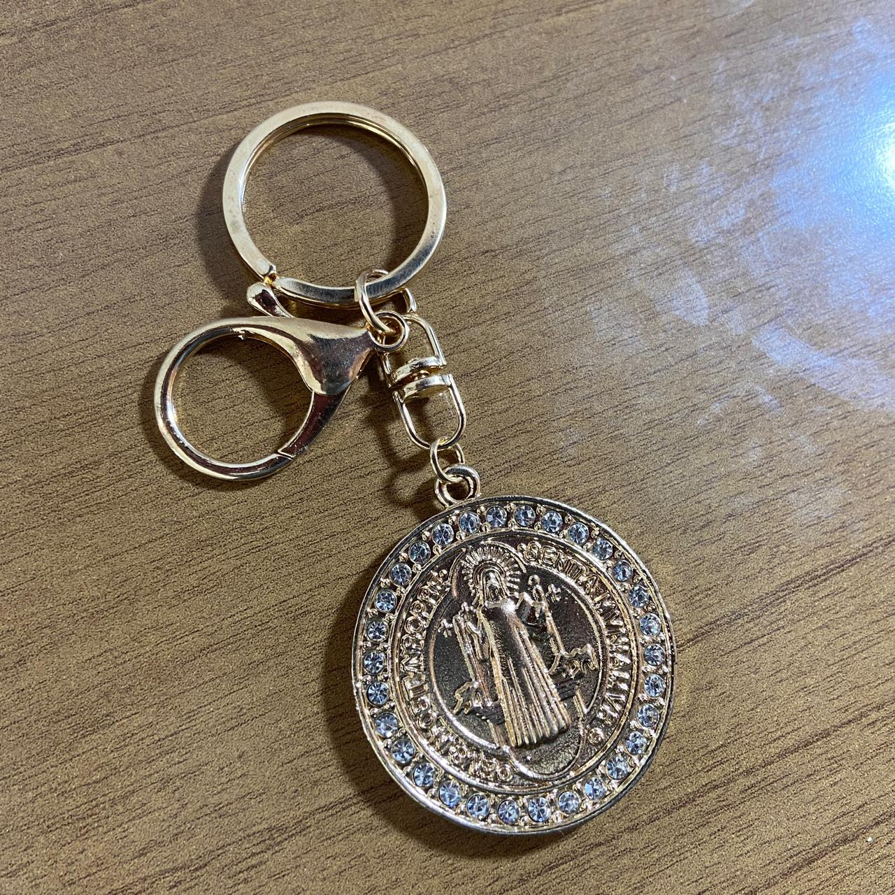 CHAVEIRO LUXO MEDALHA SÃO BENTO COM STRASS MOD3 (6 UNIDADES)