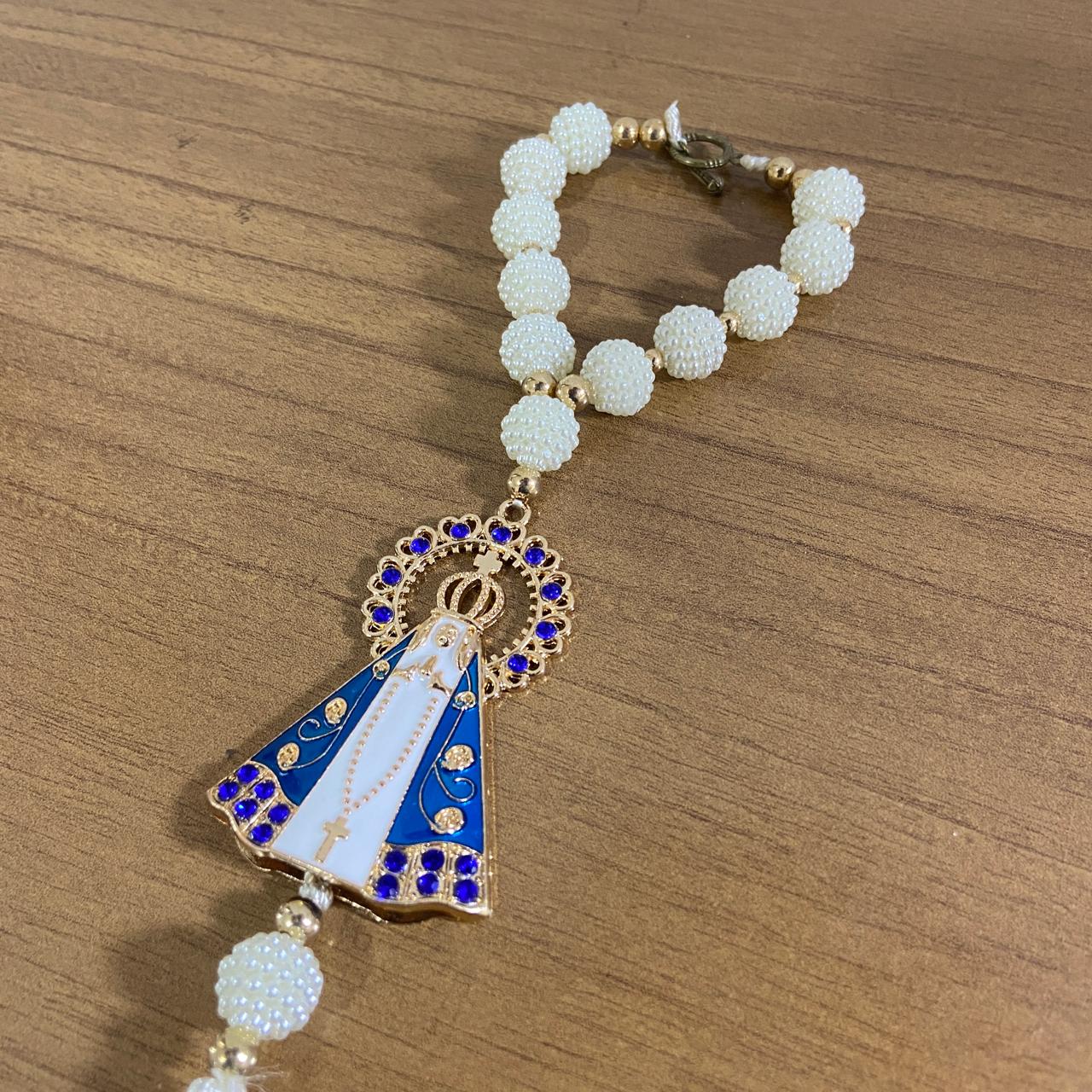 DEZENA PARA CARRO NOSSA SENHORA APARECIDA AMORA BRANCA E STRASS AZUL 12MM MOD2 (3 UNIDADES)