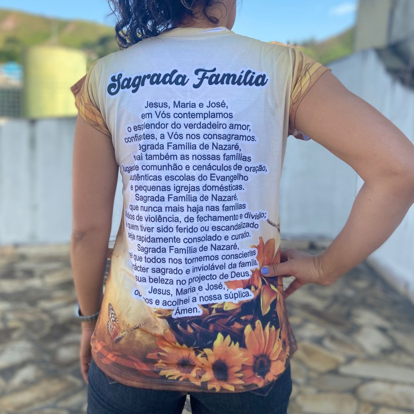CAMISETA RELIGIOSA SAGRADA FAMÍLIA MOD2 TAMANHO:M (1 UNIDADE)