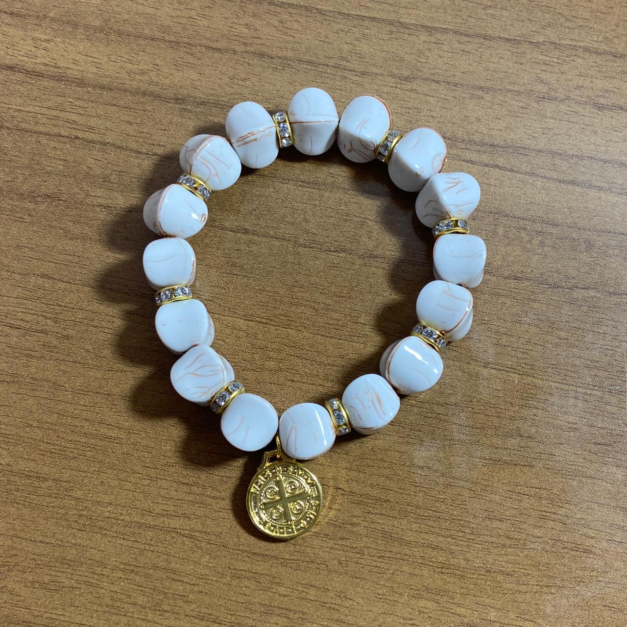 PULSEIRA PÉROLA MEDALHA DE SÃO BENTO 10MM MOD-4 (03 UNIDADES)