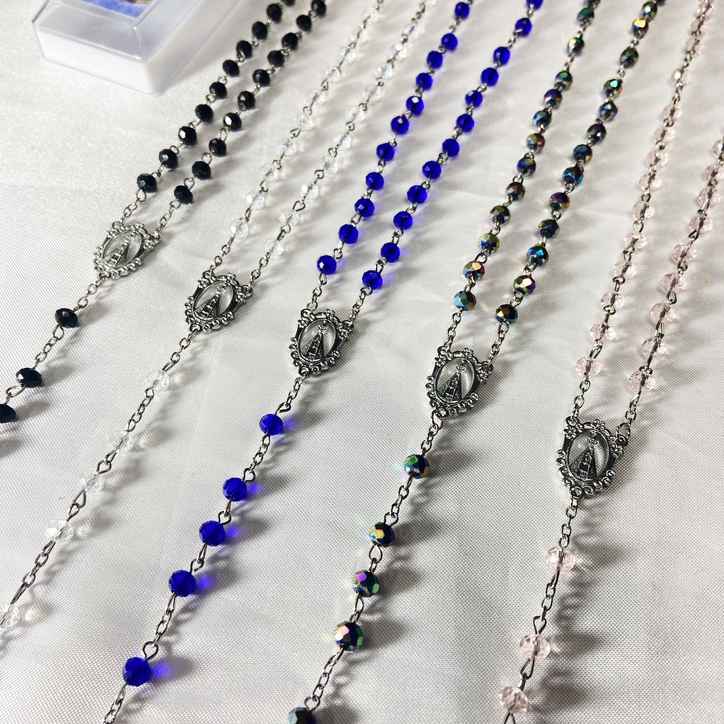 TERÇO CRISTAL NOSSA SENHORA APARECIDA CORES SORTIDAS MOD2 6MM ( 6 UNIDADES)