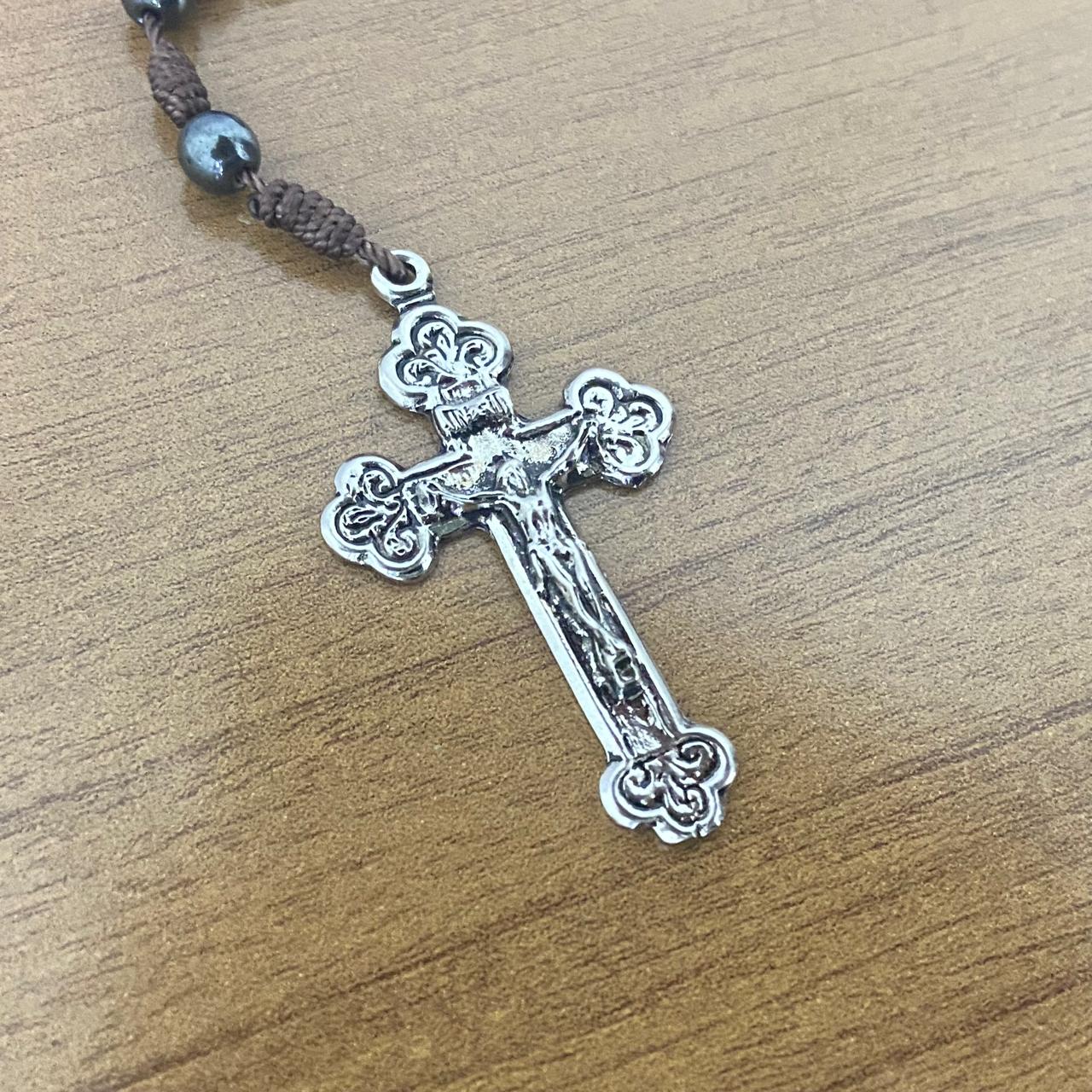 TERÇO DE HEMATITA SAGRADA FAMÍLIA 6MM (3 UNIDADES)