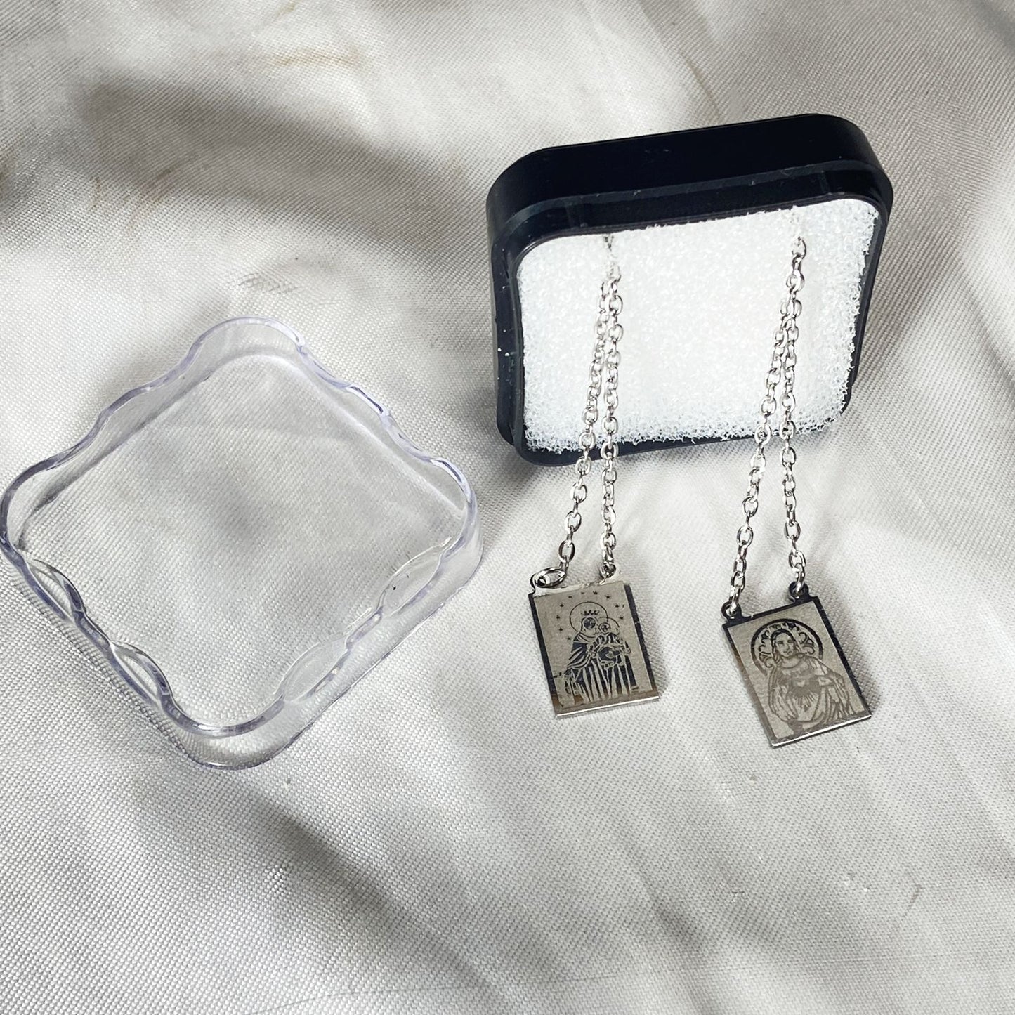 ESCAPULÁRIO INOX LASER SAGRADO CORAÇÃO DE JESUS E NOSSA SENHORA DO CARMO MOD2 (6 UNIDADES)