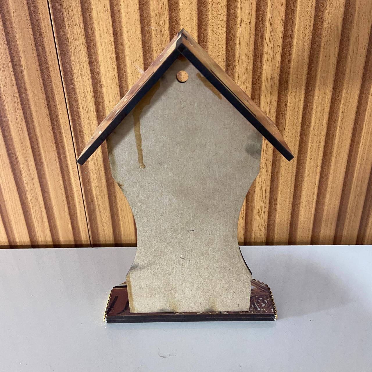 ORATÓRIO DE PAREDE E MESA MDF DOURADO+ IMAGEM DE PLÁSTICO NOSSA SENHORA APARECIDA BRANCA COM STRASS 15CM (1 UNIDADE)