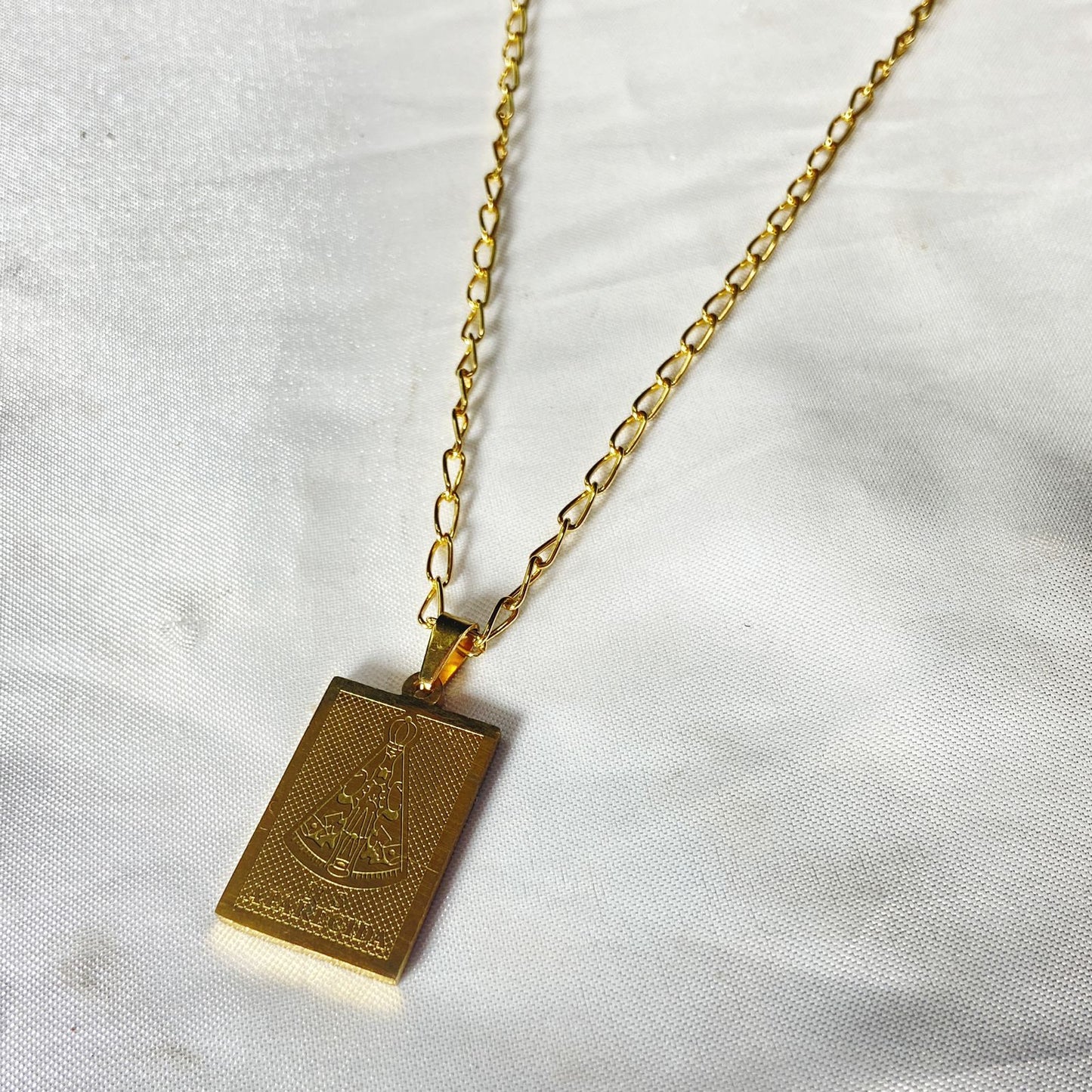 CORRENTE DOURADA QUADRADA NOSSA SENHORA APARECIDA (1 UNIDADE)