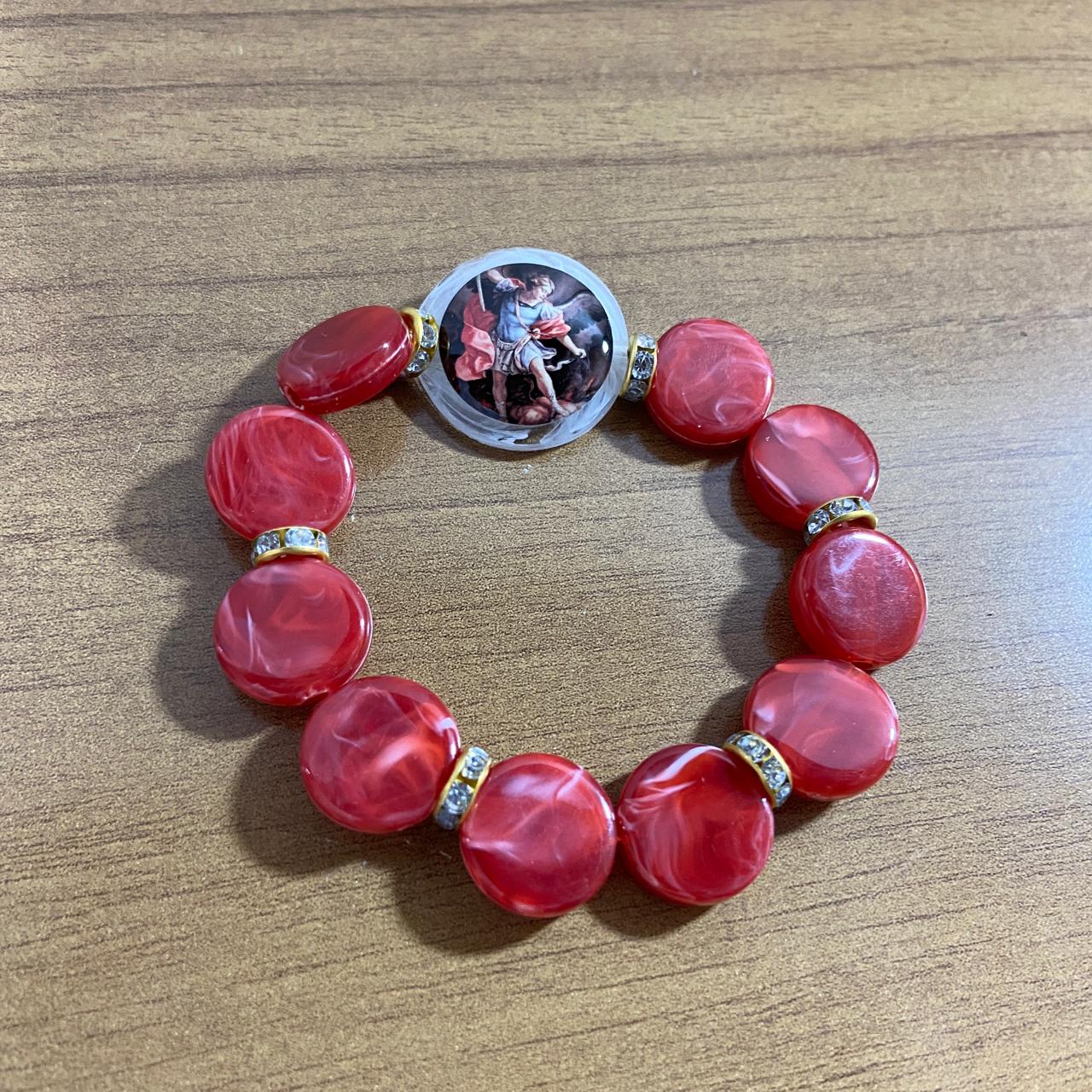 PULSEIRA ACRÍLICA COM MEDALHA RESINADA SÃO MIGUEL ARCANJO (03 UNIDADES)