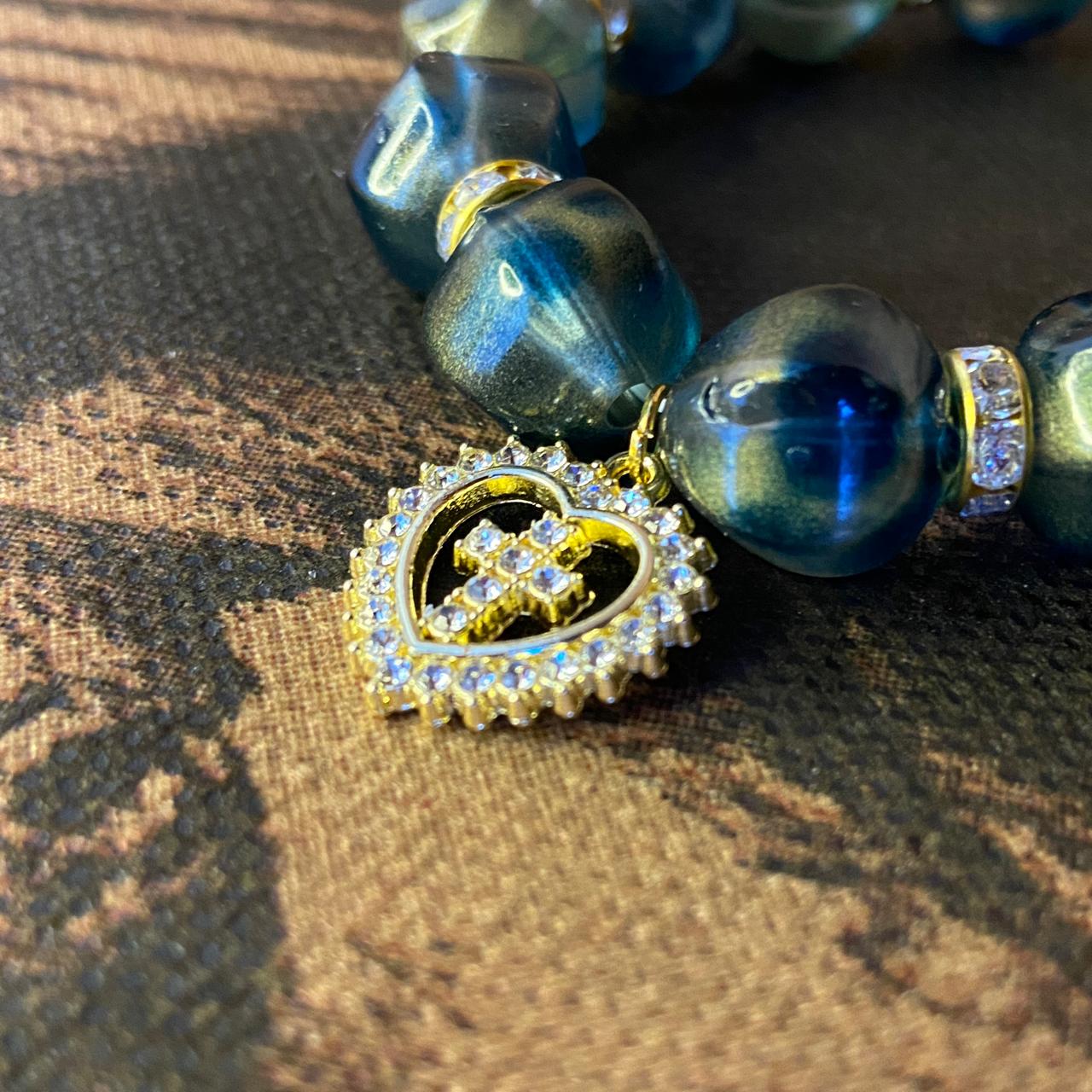 PULSEIRA PÉROLA VERDE COM PINGENTE DIVINO ESPÍRITO SANTO COM STRASS 08MM (03 UNIDADES)