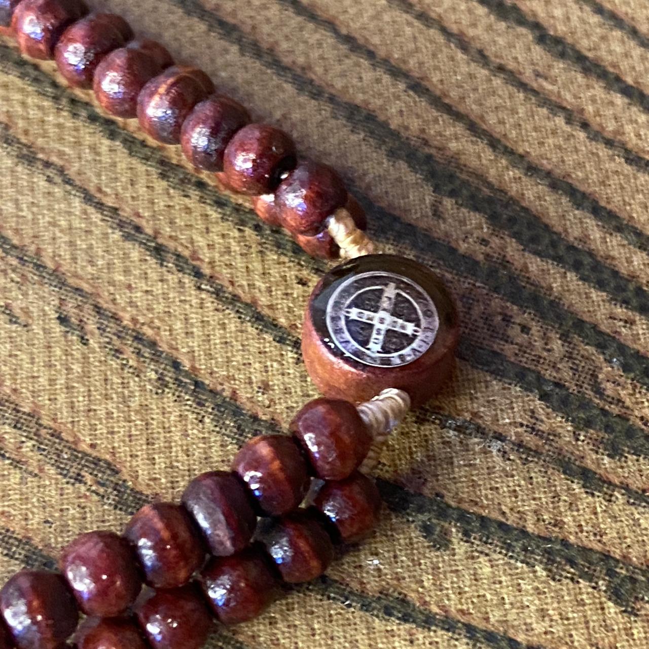 TERÇO PULSEIRA MADEIRA SÃO BENTO MARROM (12 UNIDADES)