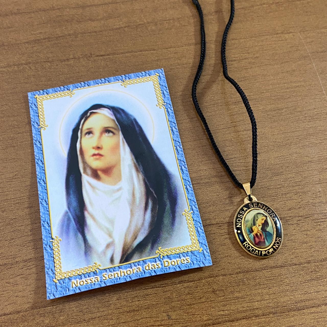 CORDÃO COM MEDALHA RESINADA NOSSA SENHORA DAS DORES (1 UNIDADES)