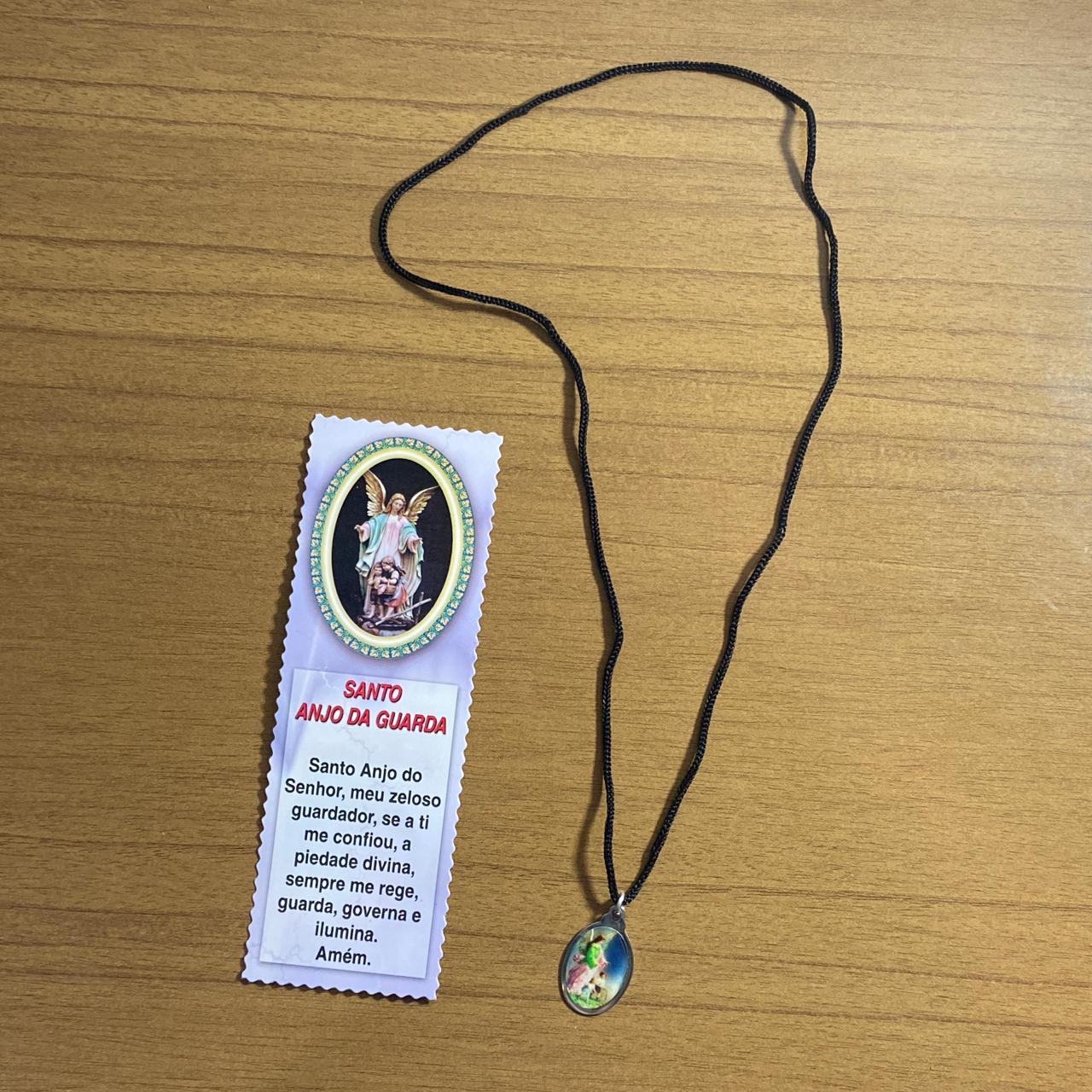 CORDÃO COM MEDALHA RESINADA ANJO DA GUARDA (1 UNIDADES)