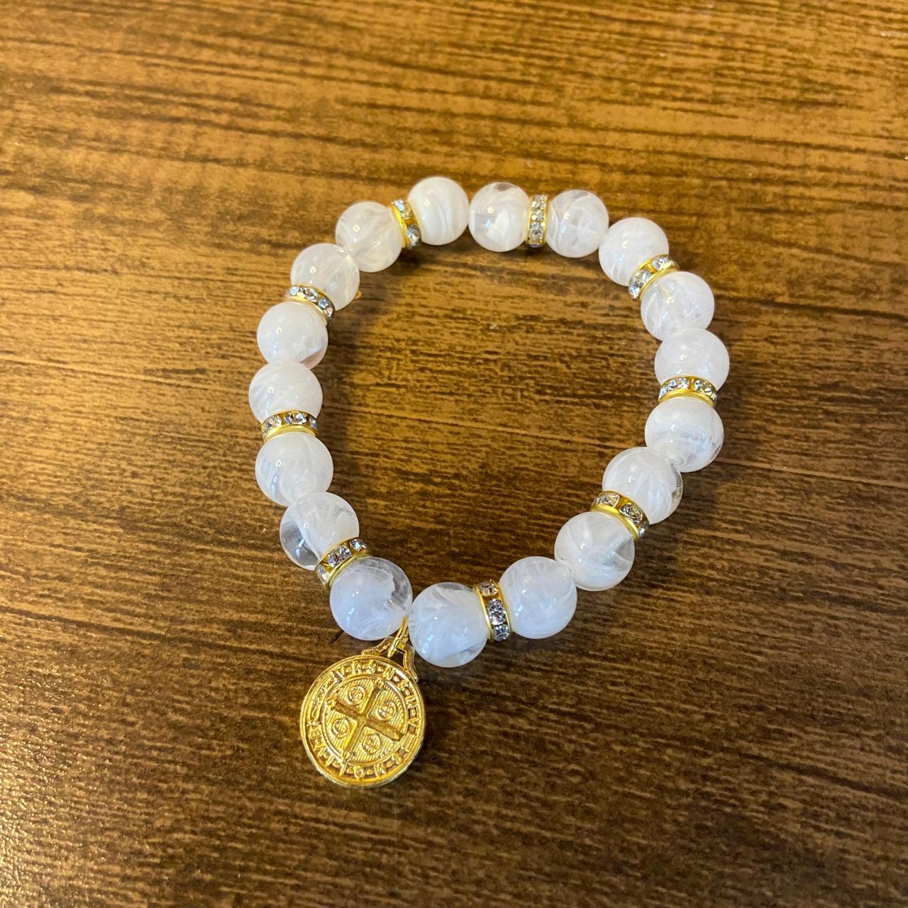 PULSEIRA PÉROLA MEDALHA DE SÃO BENTO 10MM MOD-3 (03 UNIDADES)