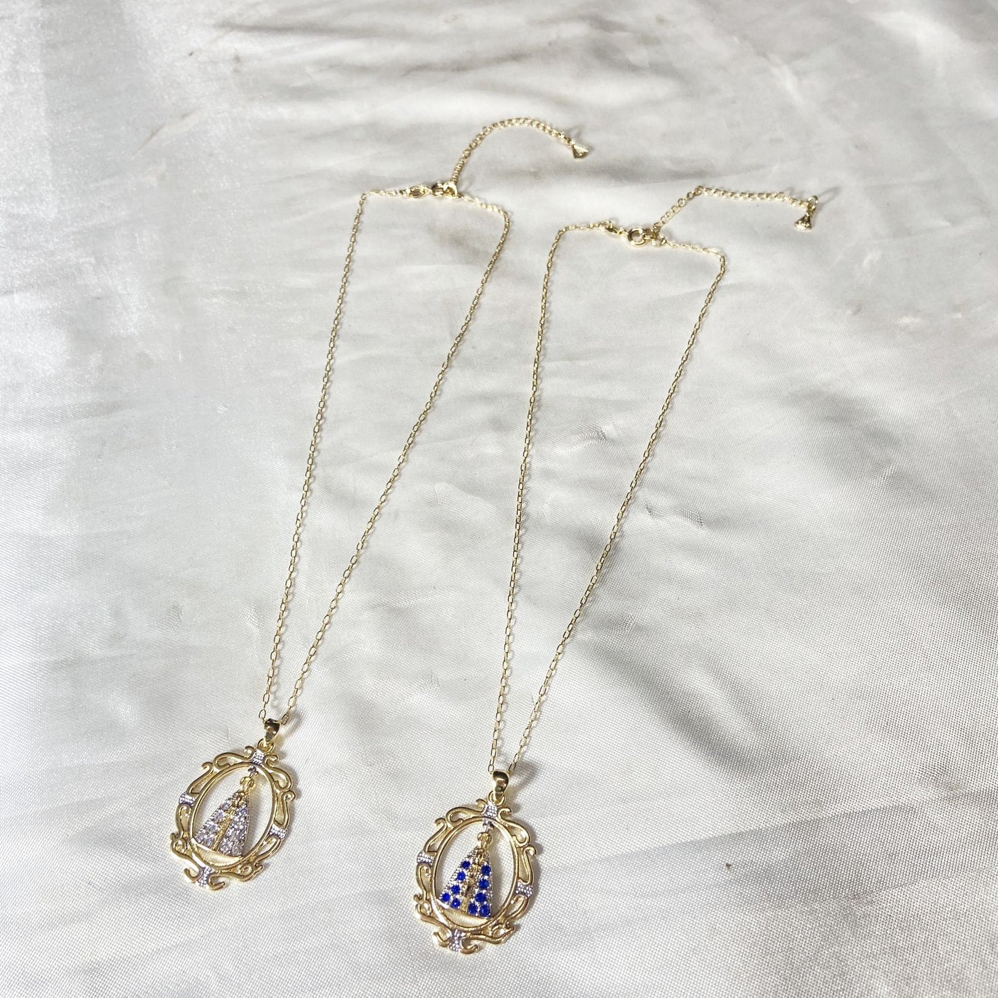 CORRENTE DOURADA DETALHADA NOSSA SENHORA APARECIDA COM STRASS G (3 UNIDADES)