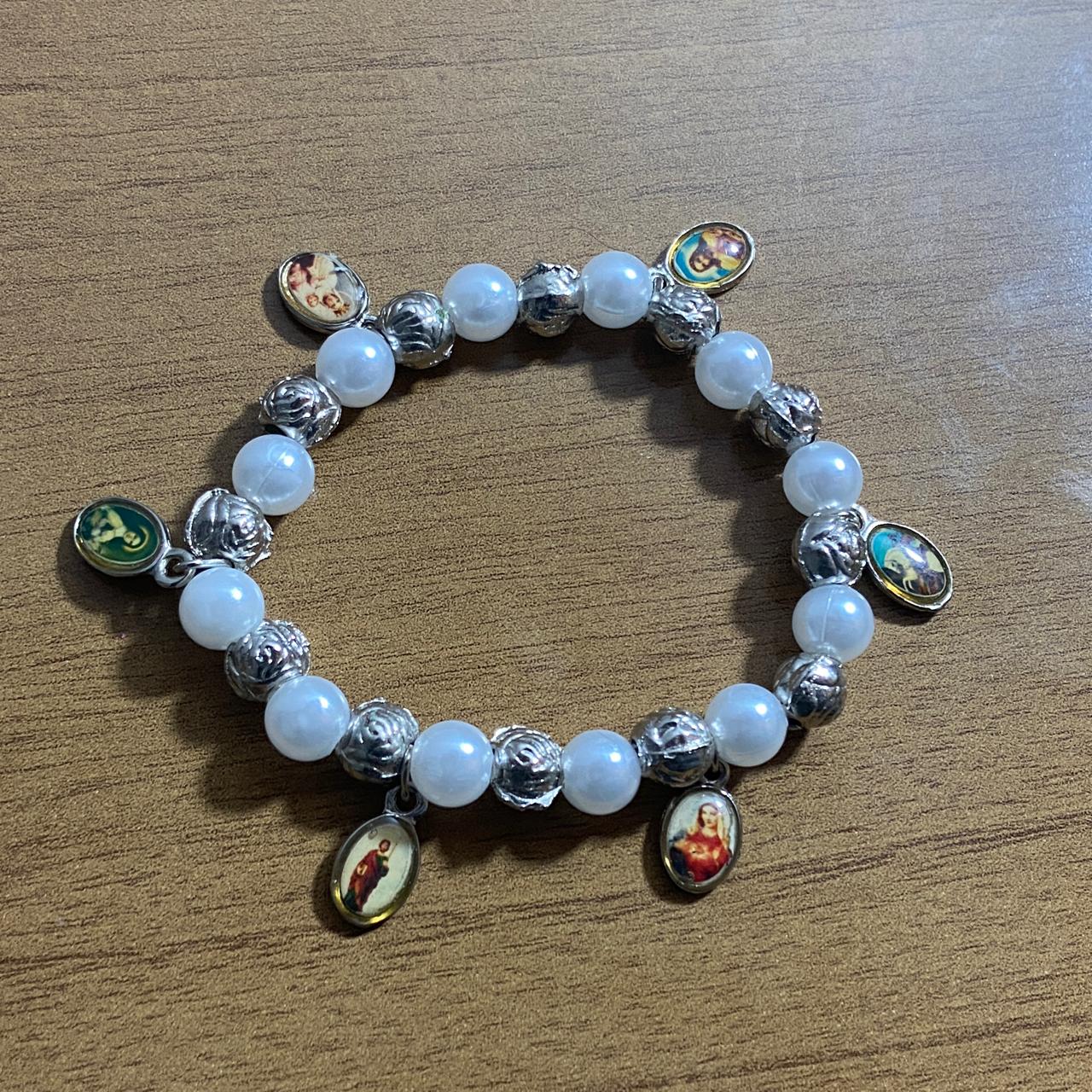 PULSEIRA PRATEADA COM PÉROLA TODOS OS SANTOS (01 UNIDADE)