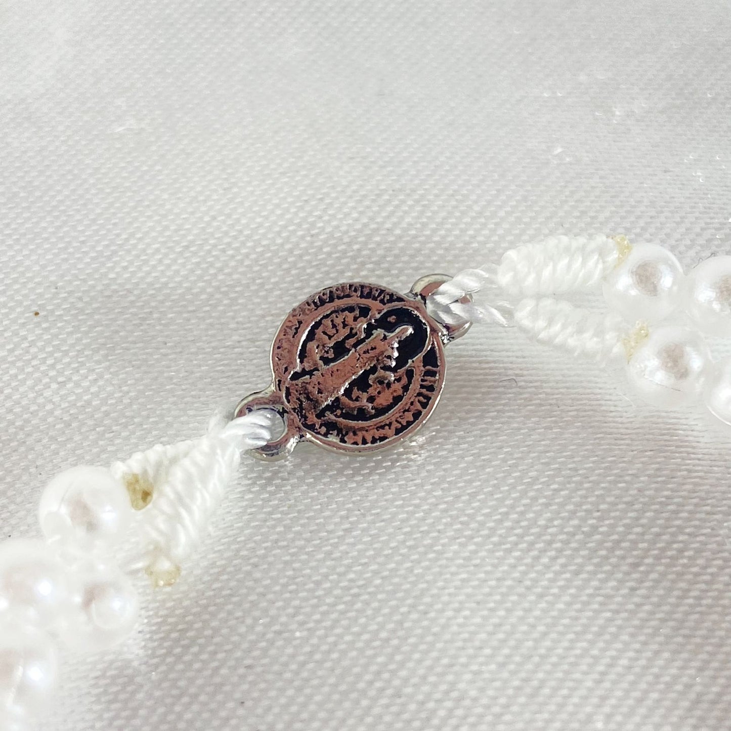 TERÇO PULSEIRA PÉROLA MEDALHA SÃO BENTO (6 UNIDADES)