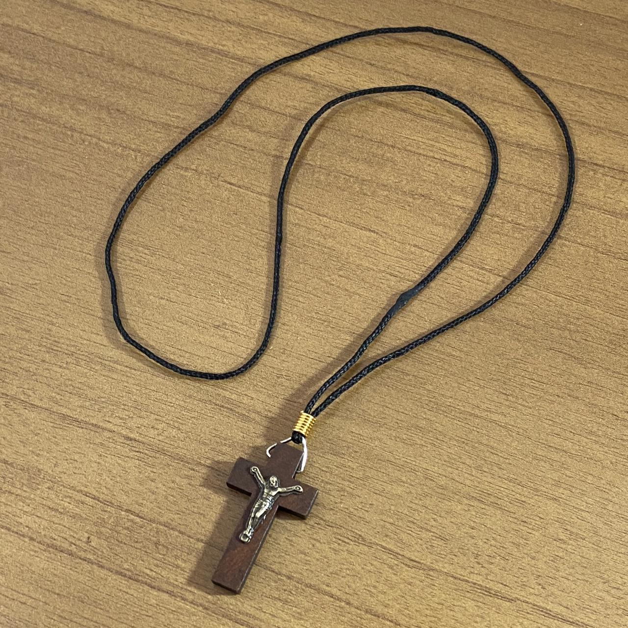 CORDÃO COM CRUCIFIXO DE MADEIRA MOD2 (12 UNIDADES)