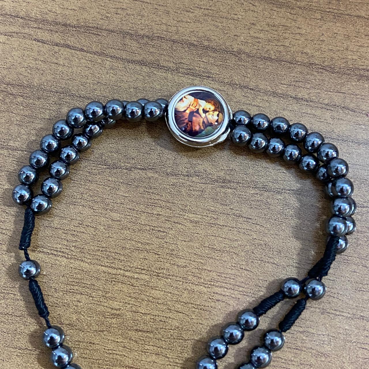 TERÇO PULSEIRA HEMATITA MEDALHA RESINADA SANTO ANTÔNIO ( 6 UNIDADES)