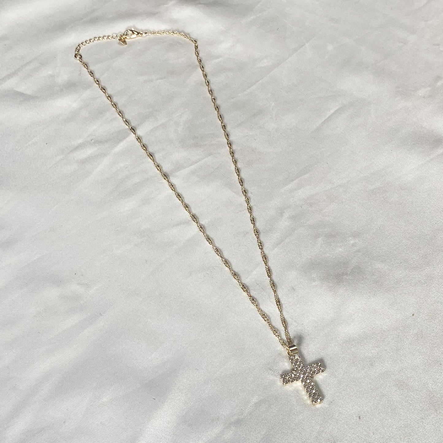 CORRENTE DOURADA CRUZ P COM STRASS (3 UNIDADES)