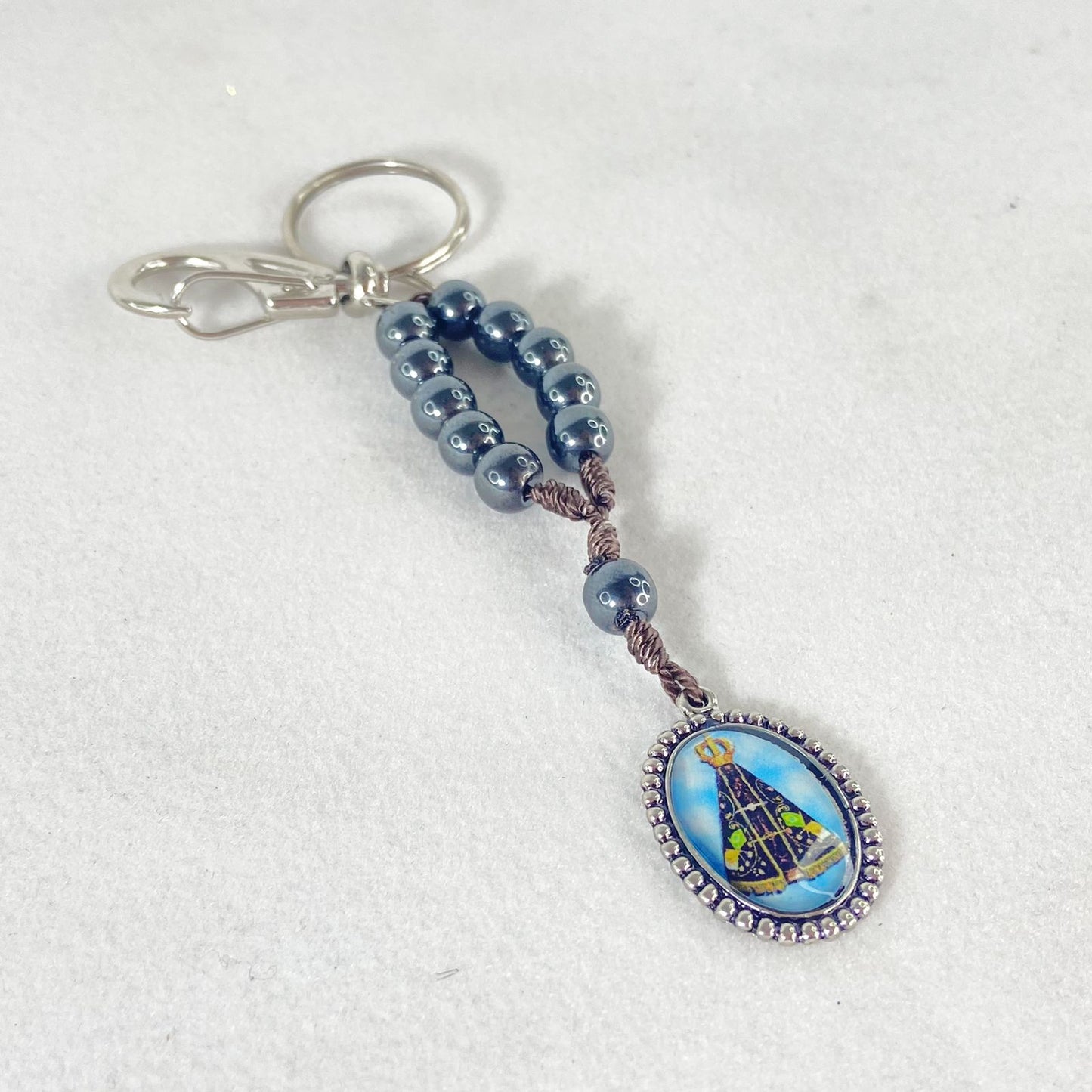 CHAVEIRO DEZENA HEMATITA RESINADO NOSSA SENHORA APARECIDA (3 UNIDADES)