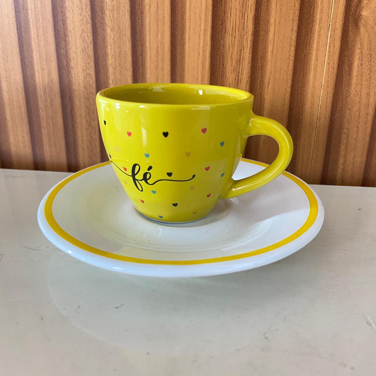XÍCARA COM PIRES FÉ AMARELO (1 UNIDADE)