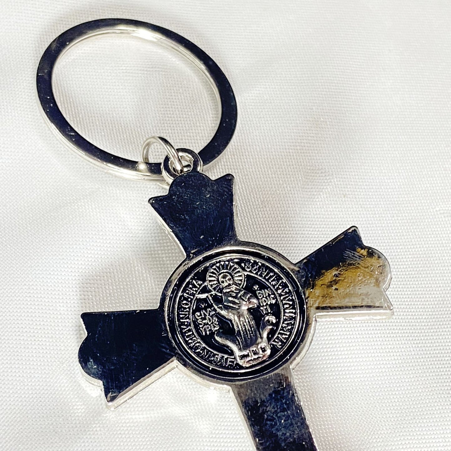 CHAVEIRO PRATEADO CRUCIFIXO MEDALHA SÃO BENTO (6 UNIDADES)