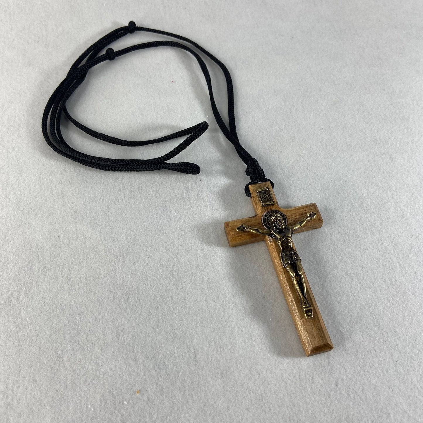 CORDÃO REGULÁVEL COM CRUCIFIXO DE MADEIRA (1 UNIDADE)