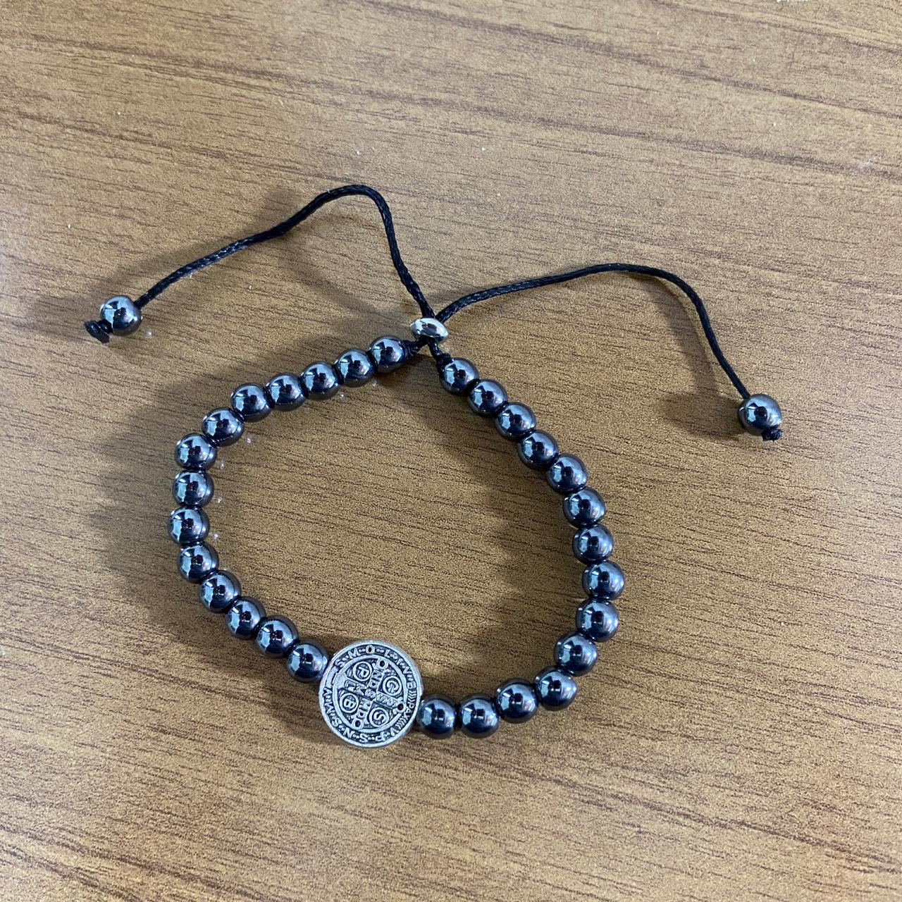 PULSEIRA REGULÁVEL HEMATITA MEDALHA SÃO BENTO (12 UNIDADES)