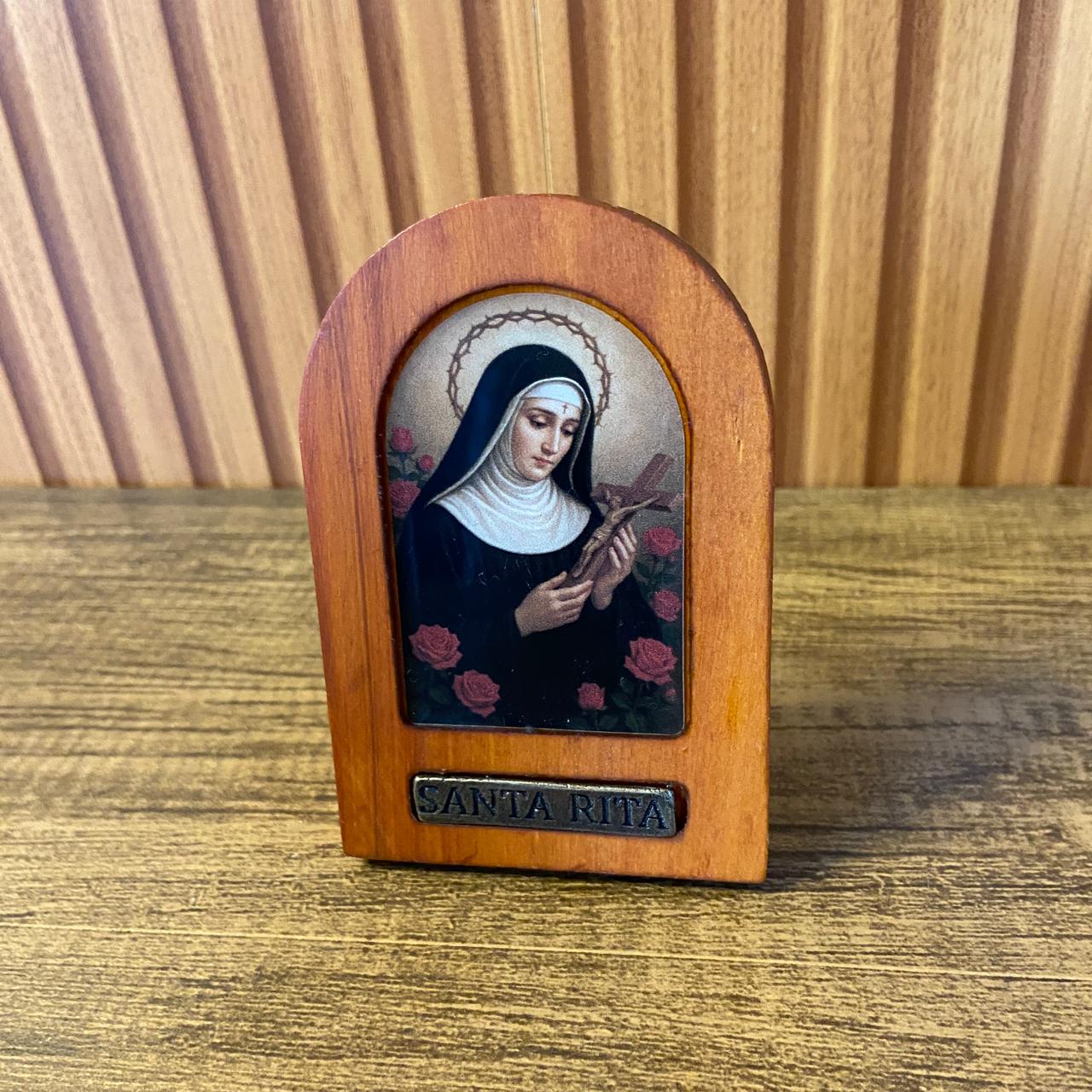 ADORNO DE MESA MADEIRA RESINADA SANTA RITA 11CM (1 UNIDADE)