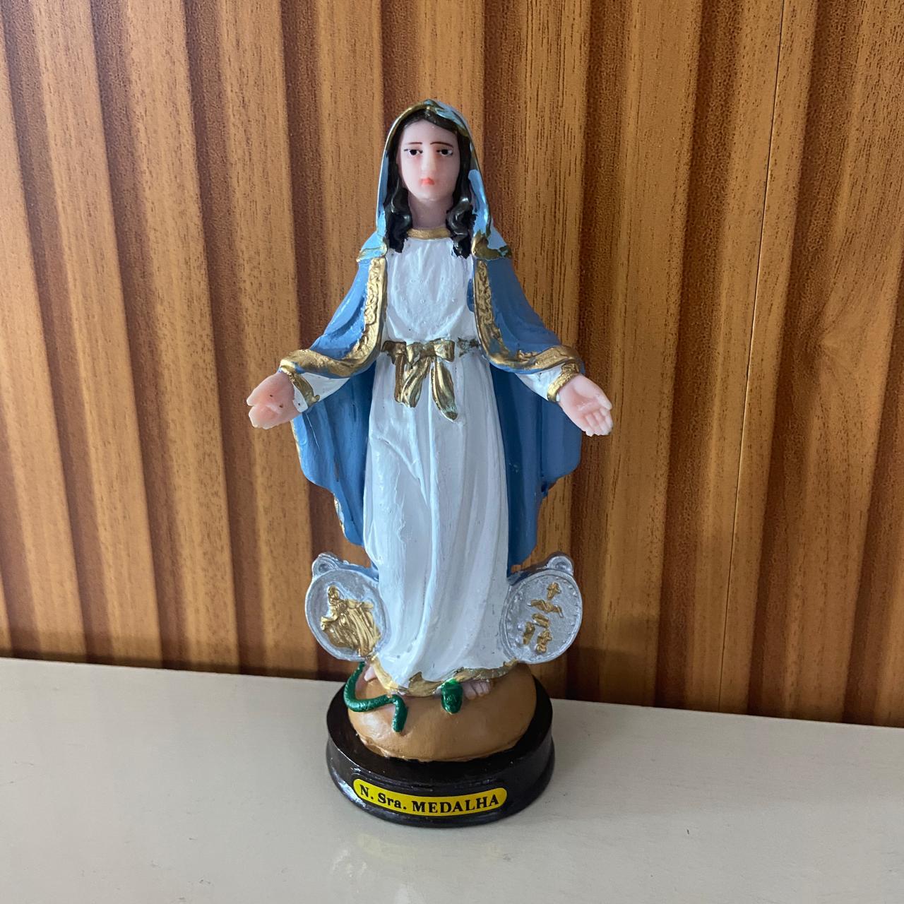 IMAGEM DE RESINA NACIONAL NOSSA SENHORA DAS GRAÇAS MEDALHA MILAGROSA 15CM (1 UNIDADE)