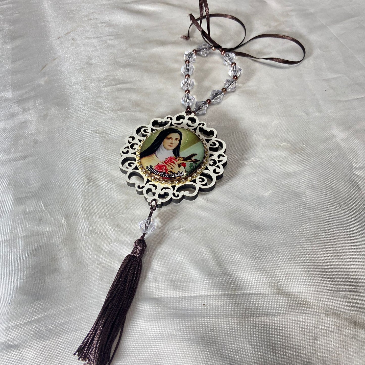 MEDALHÃO DE PORTA RESINADO COM STRASS SANTA TERESINHA (1 UNIDADE)