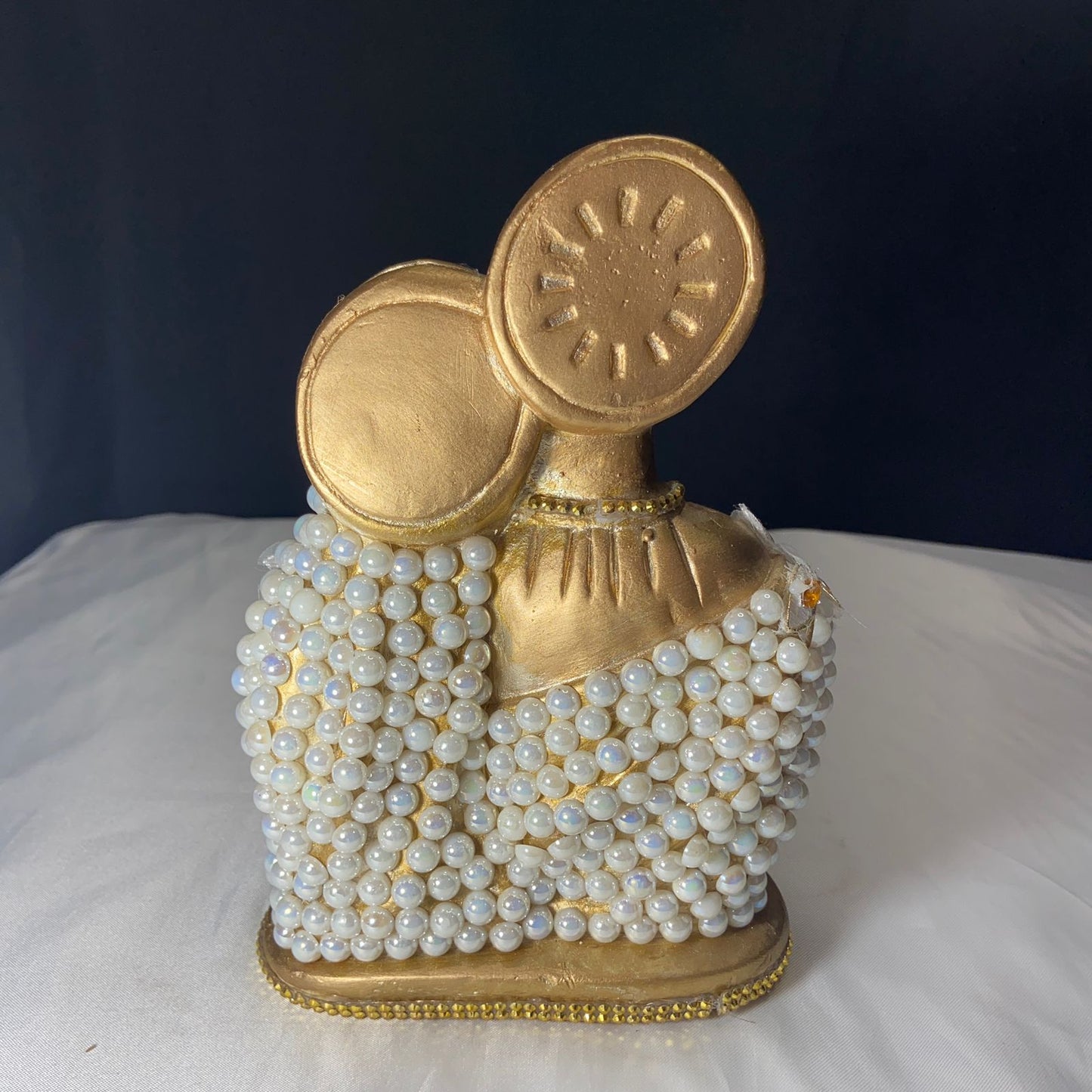 BUSTO DE GESSO SAGRADA FAMÍLIA DOURADO COM PÉROLA E STRASS DOURADO 20CM (1 UNIDADE)