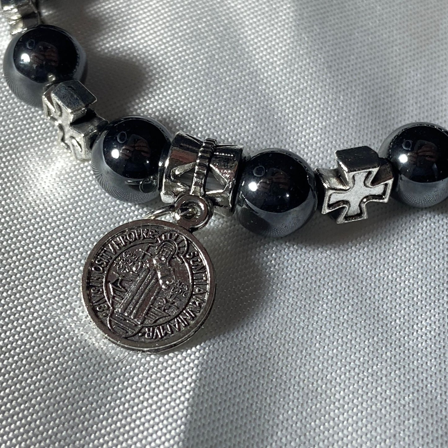 PULSEIRA HEMATITA MEDALHA SÃO BENTO MOD3 (12 UNIDADES)