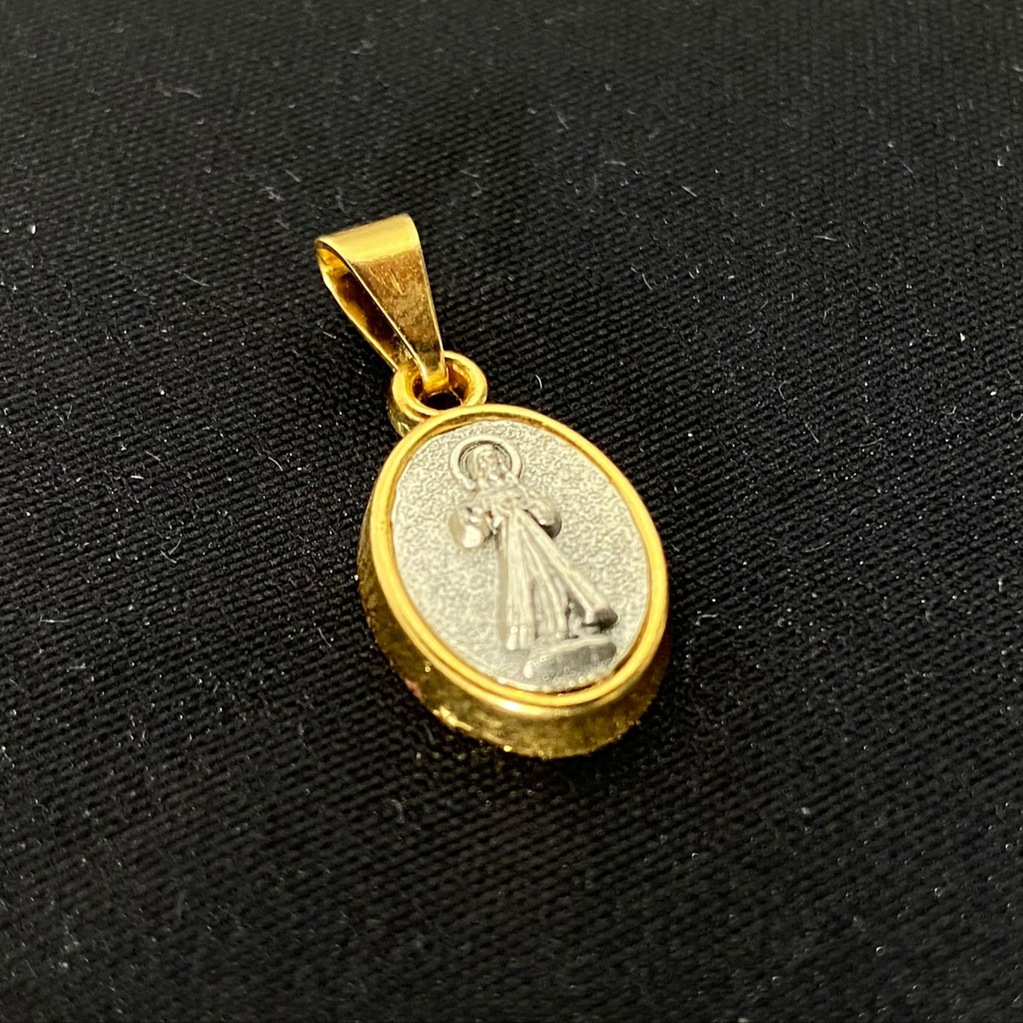 PINGENTE DOURADO OVAL JESUS MISERICORDIOSO EM RELEVO (5 UNIDADES)