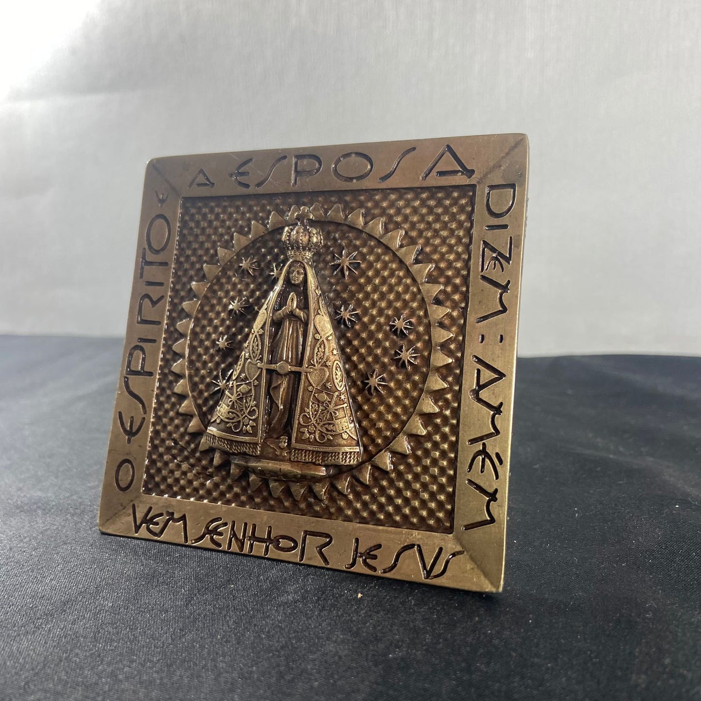 QUADRO DE MESA METAL OURO VELHO NOSSA SENHORA APARECIDA 8,5CM (1 UNIDADE)