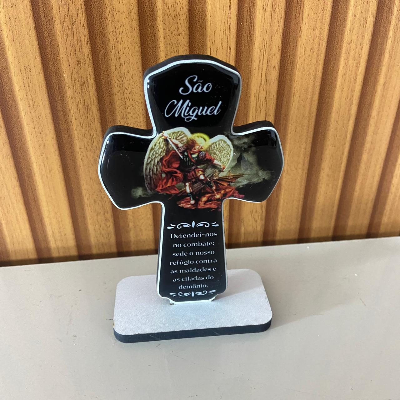 IMAGEM DE MESA MDF CRUZ RESINADA SÃO MIGUEL ARCANJO (1 UNIDADE)