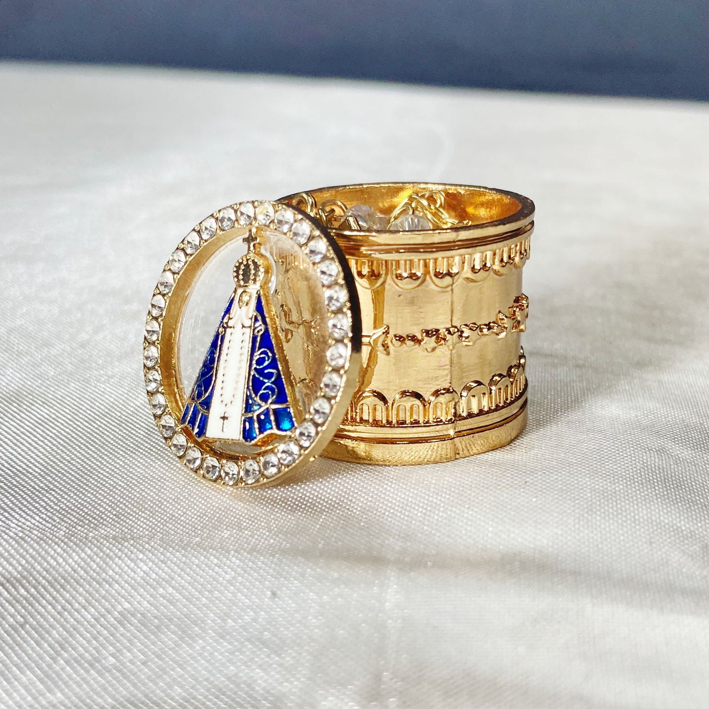 RELICÁRIO DOURADO COM TERÇO CRISTAL NOSSA SENHORA APARECIDA ( 3 UNIDADES)