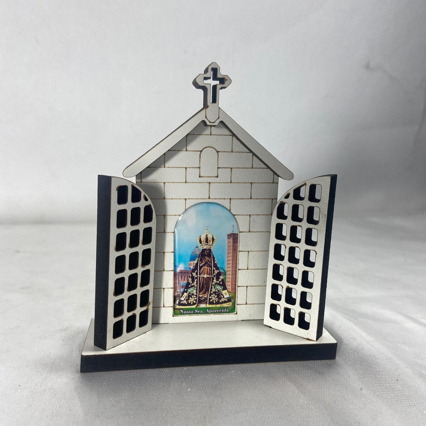 CAPELA PORTA BRANCA NOSSA SENHORA APARCIDA P 10CM (1 UNIDADE)
