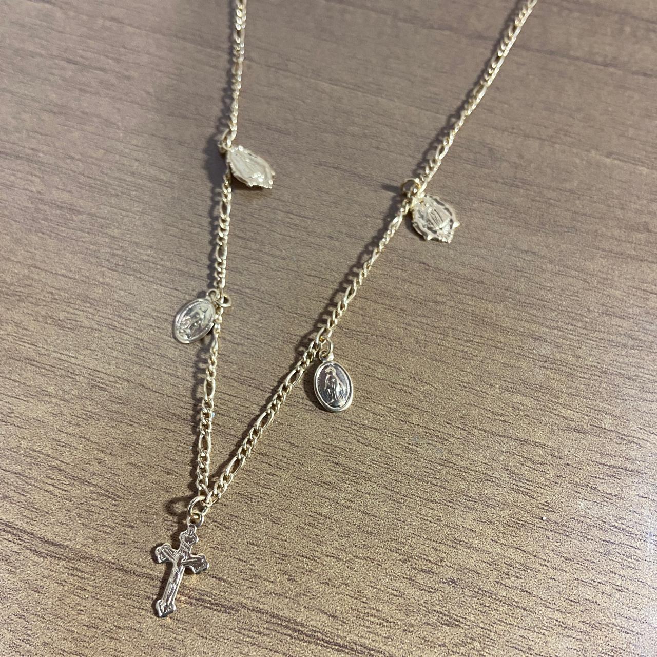 CORRENTE DOURADA COM MEDALHAS NOSSA SENHORA APARECIDA E NOSSA SENHORA DAS GRAÇAS ( 1 UNIDADE)