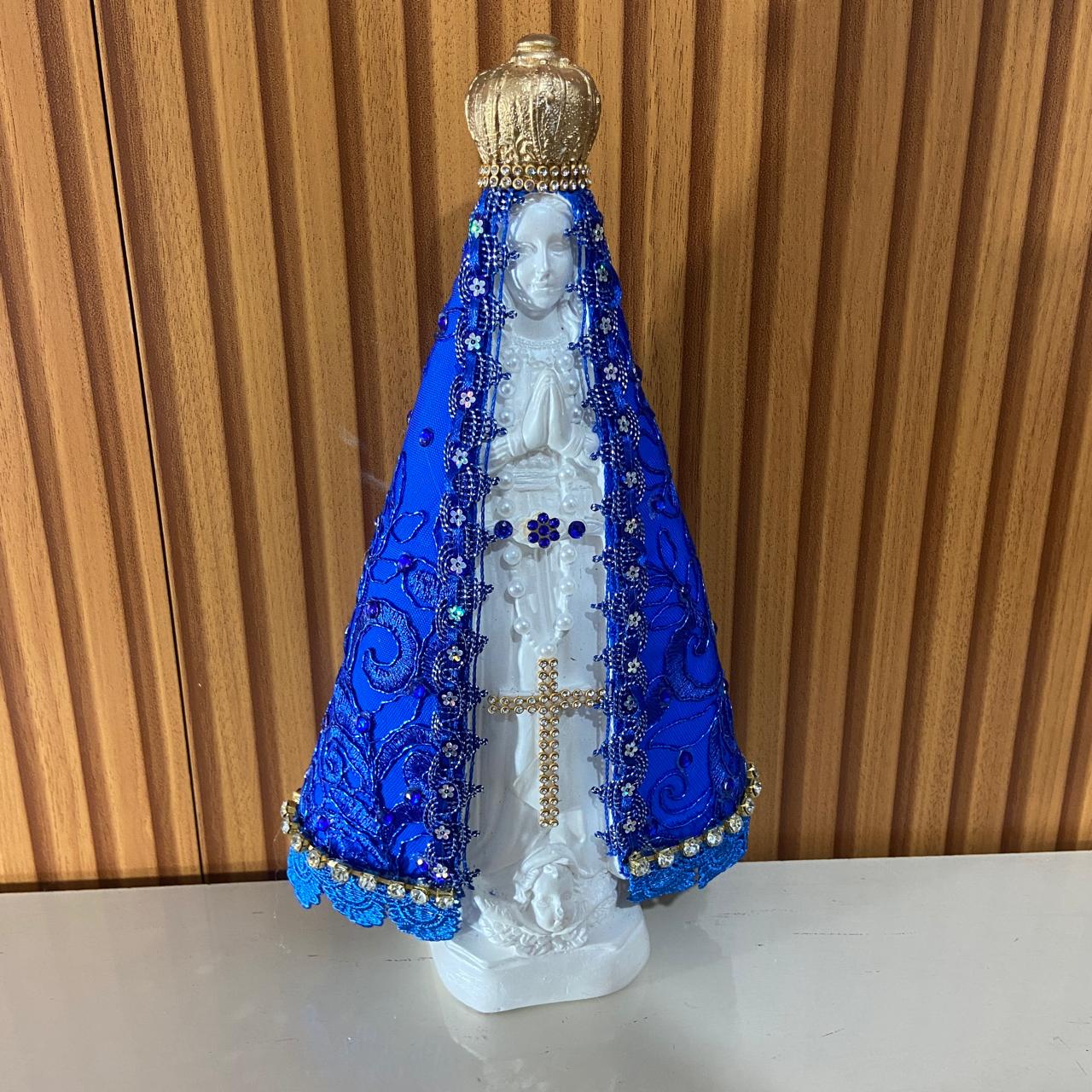 IMAGEM DE GESSO NOSSA SENHORA APARECIDA BRANCA MANTO AZUL COM STRASS MOD1 31CM (1 UNIDADE)