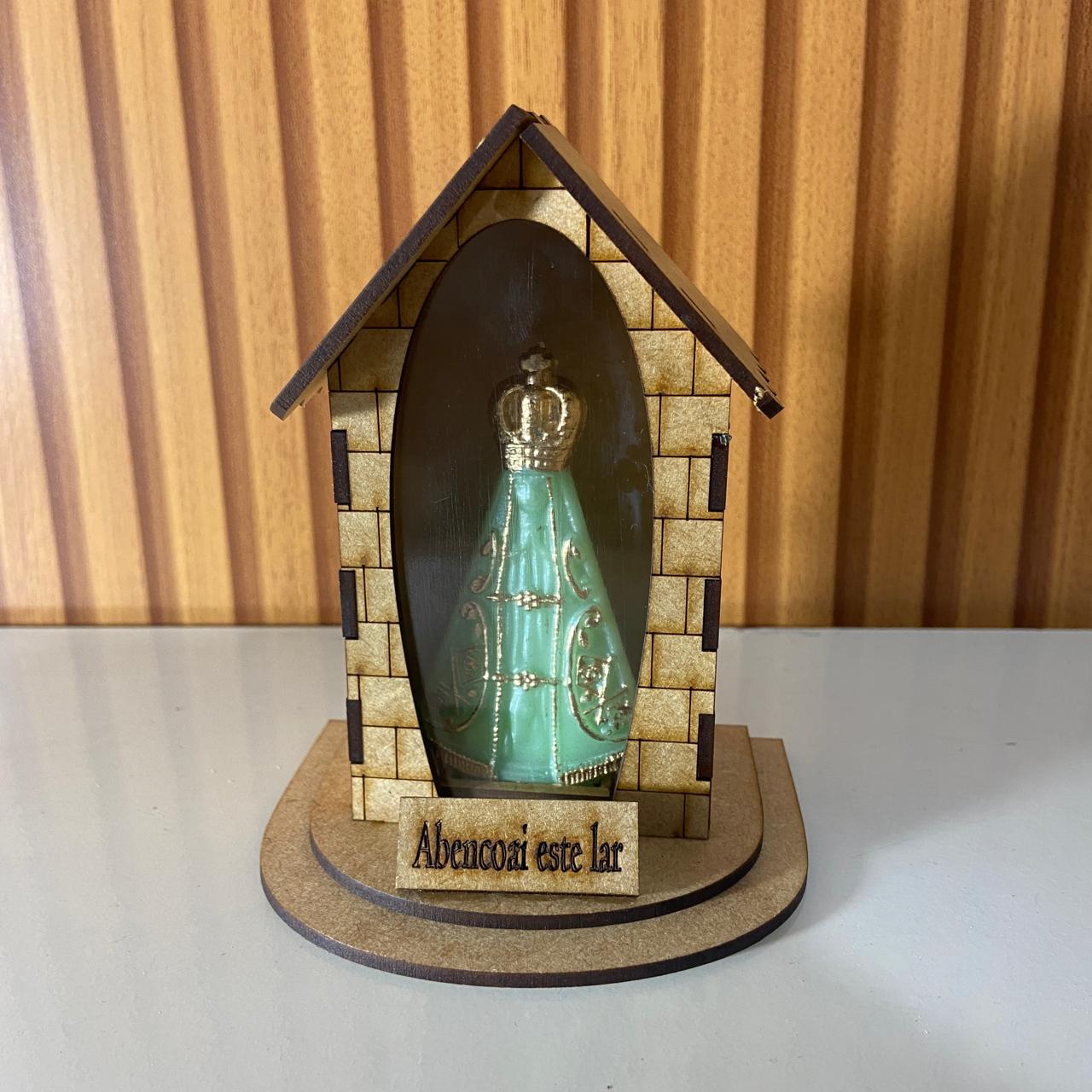 ORATÓRIO DE MESA MDF + IMAGEM DE PLÁSTICO NOSSA SENHORA APARECIDA FLUORESCENTE 12,5CM(1 UNIDADE)