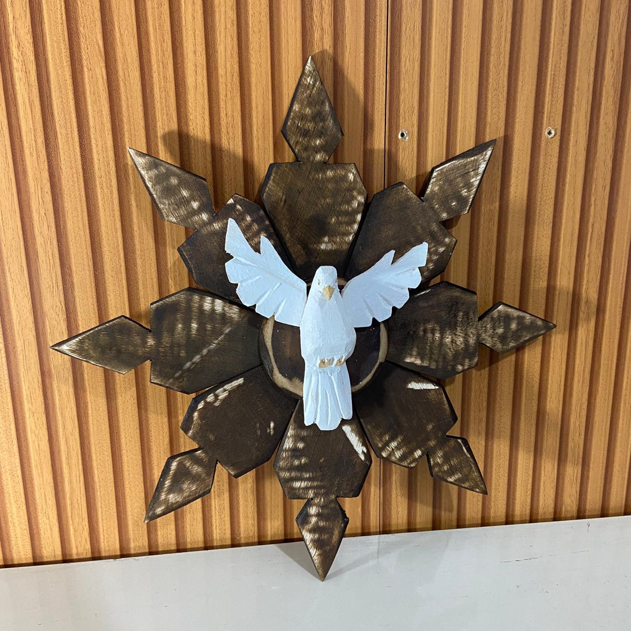 MANDALA MADEIRA MARROM DIVINO ESPIRITO SANTO 41CMX41CM (1 UNIDADE)